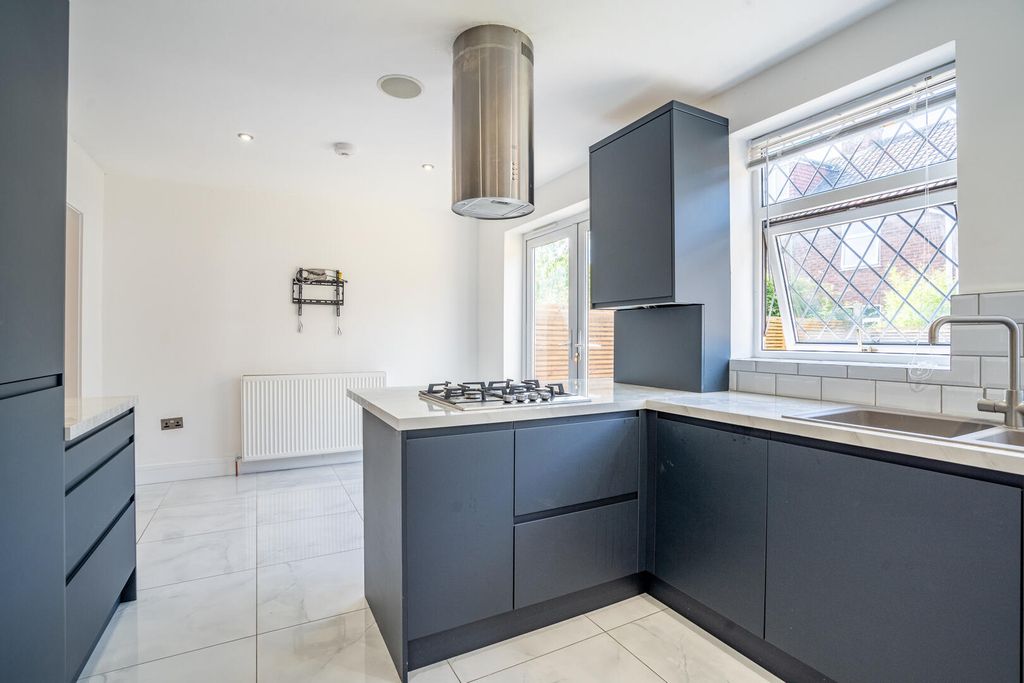 Property photo 3 of 15 Kitchen