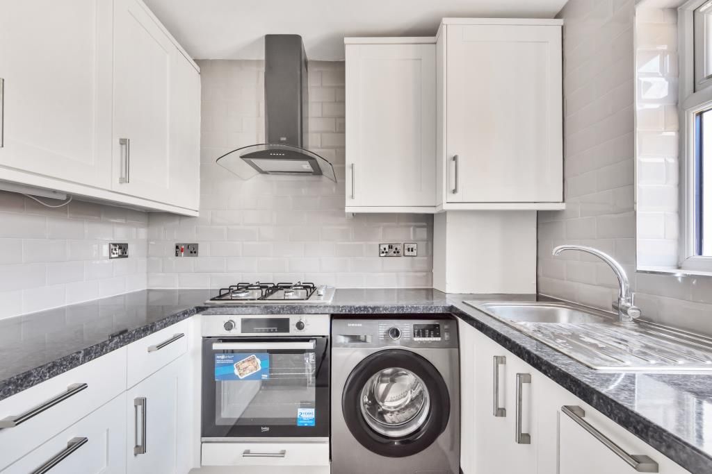 Property photo 3 of 10 Kitchen
