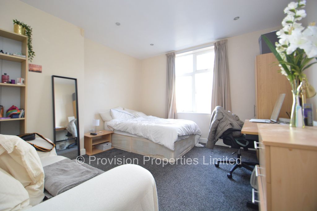 Property photo 2 of 14 Photo