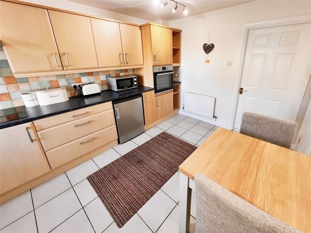 Property photo 2 of 15 Kitchen Diner