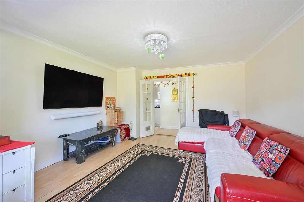 Property photo 3 of 15 Lyndhurst Court, 2- (4).Jpg