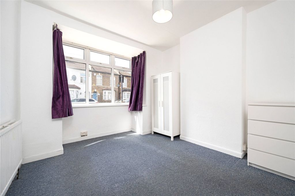 Property photo 2 of 8 Picture No. 11