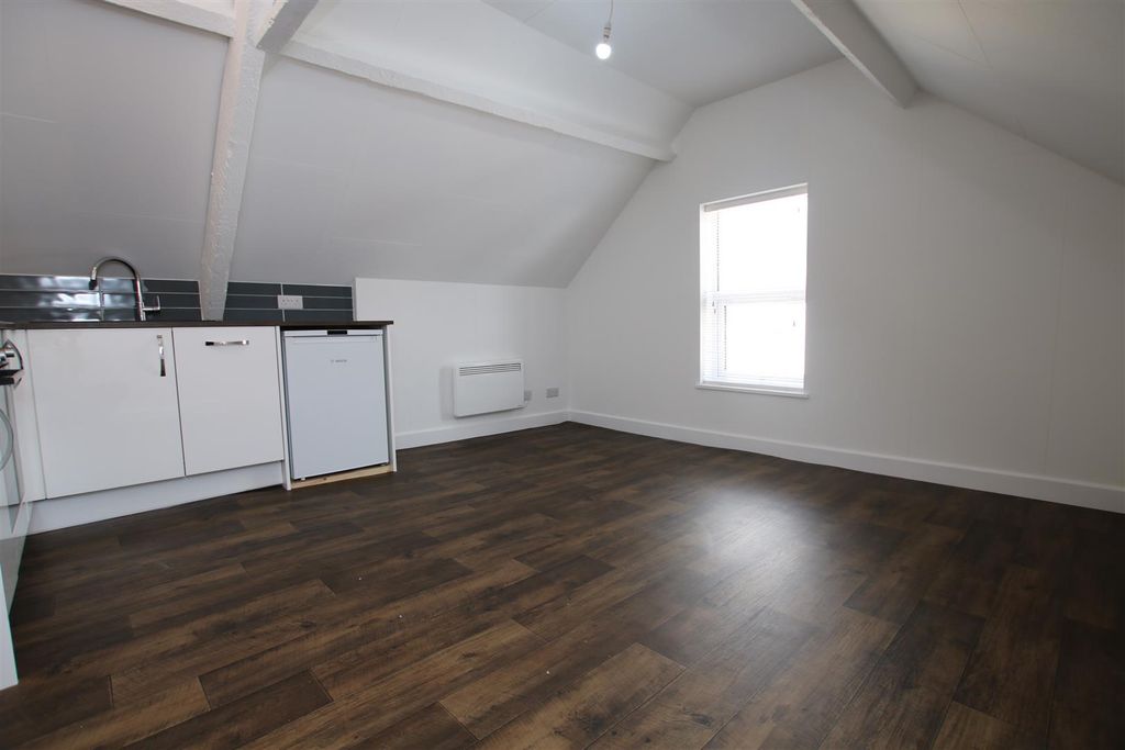 Property photo 2 of 11 Kitchen Living 2.Jpg