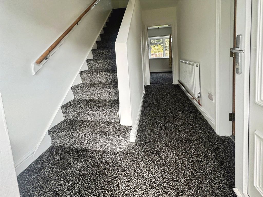 Property photo 3 of 16 Entrance Hall