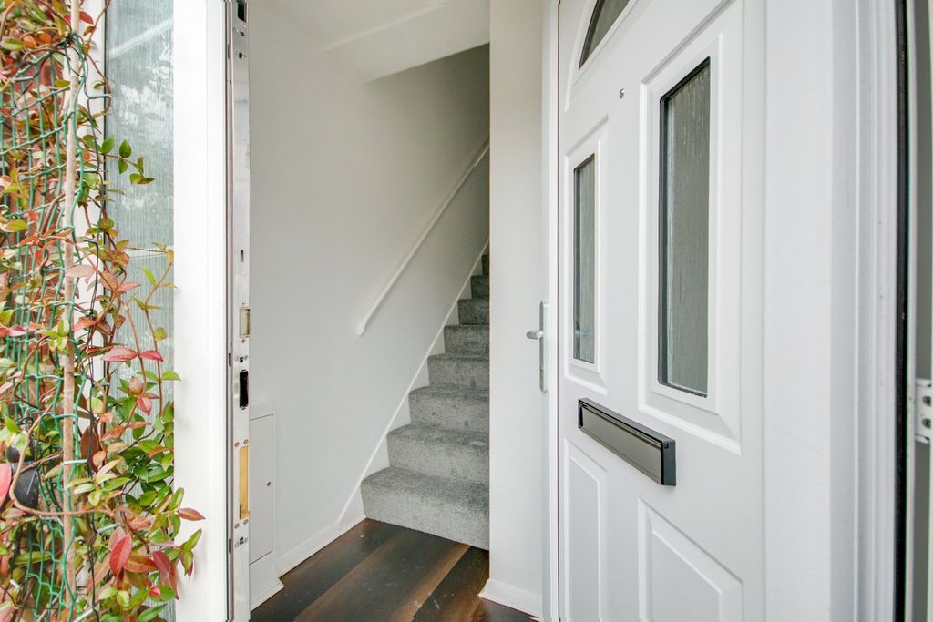 Additional image 7 of 1 bed maisonette for saleThe Dell, East Grinstead RH19