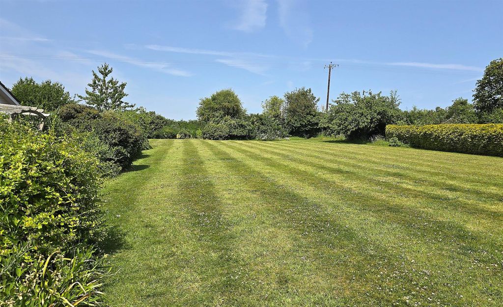 Property photo 3 of 19 Garden