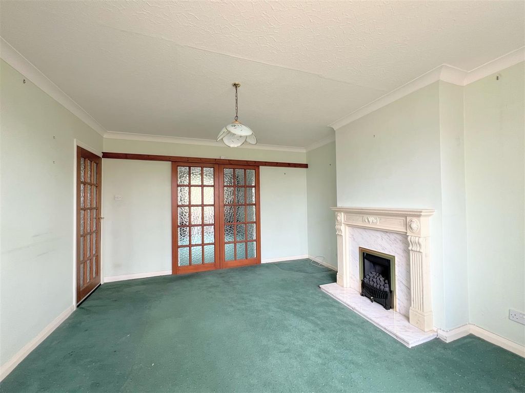 Property photo 2 of 24 Lounge