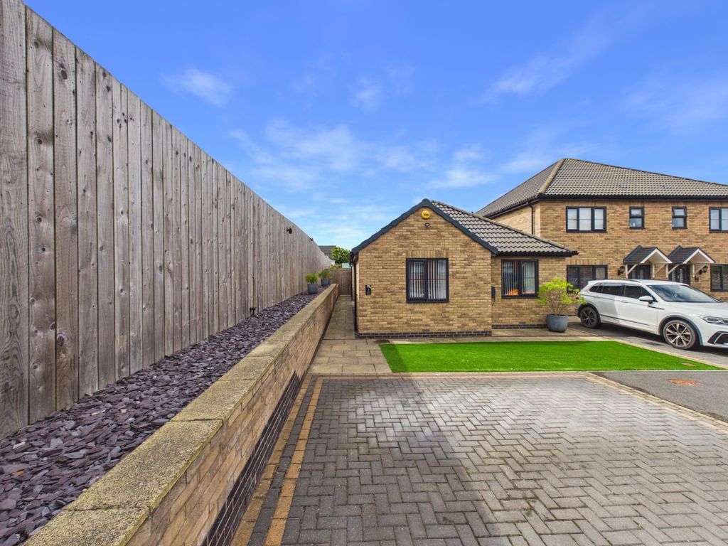 Property photo 2 of 25 5218044