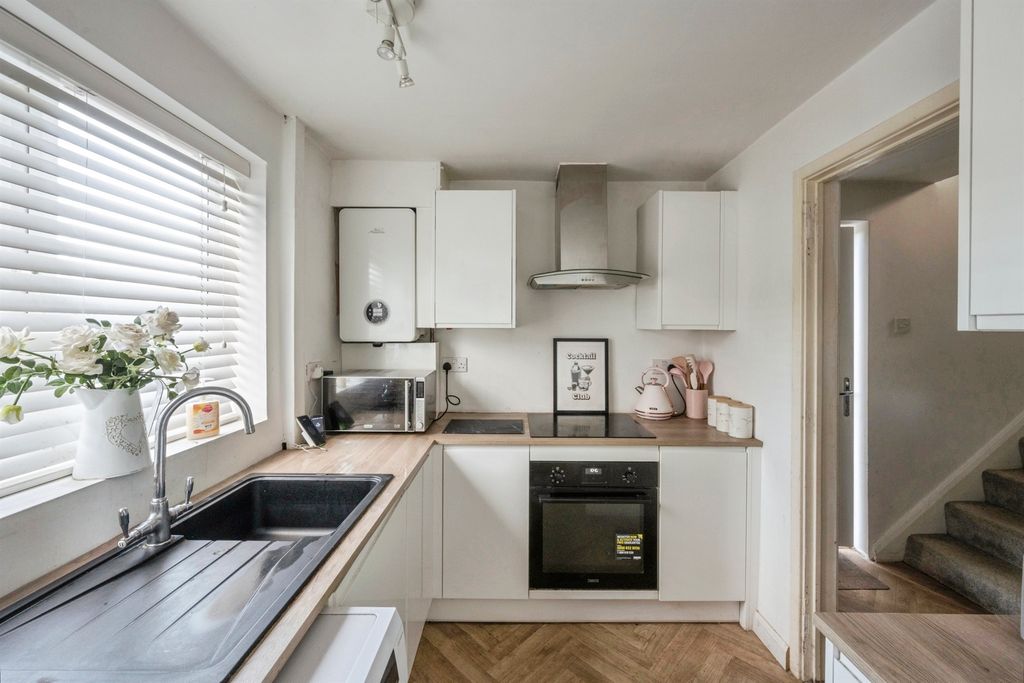 Property photo 3 of 14