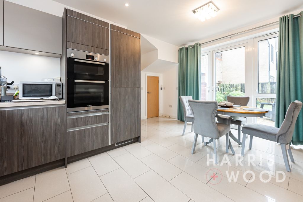 Property photo 3 of 29 3989386