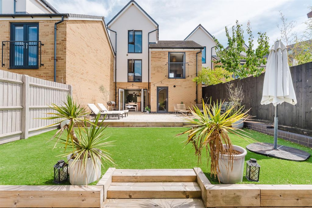 Property photo 2 of 21 Rear Garden