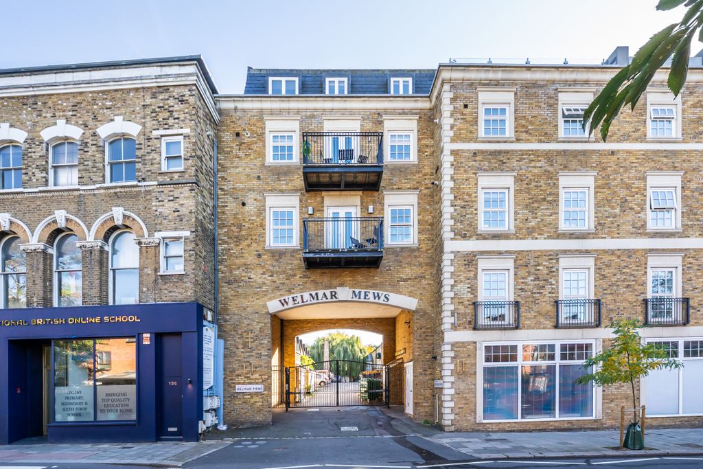 Property photo 2 of 21