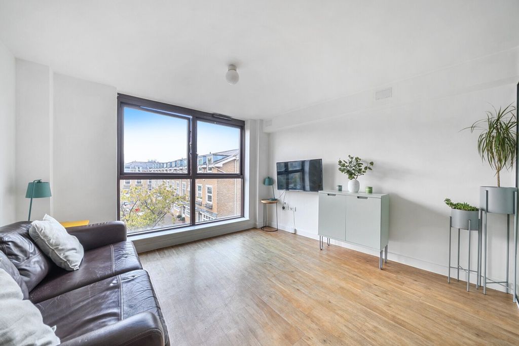 Property photo 2 of 6 Picture No. 12