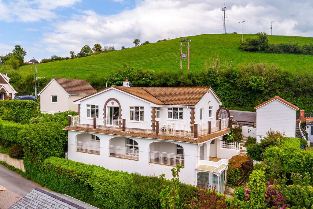 Property photo 2 of 36