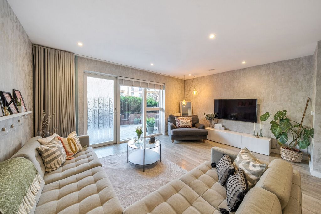 Property photo 1 of 22 1446902-15-69E798...