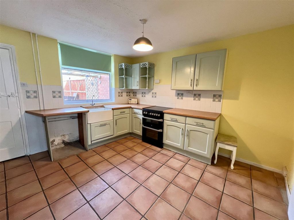 Property photo 3 of 11 Dining Kitchen