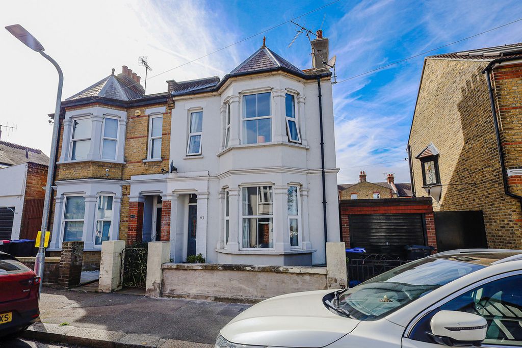 Property photo 1 of 32