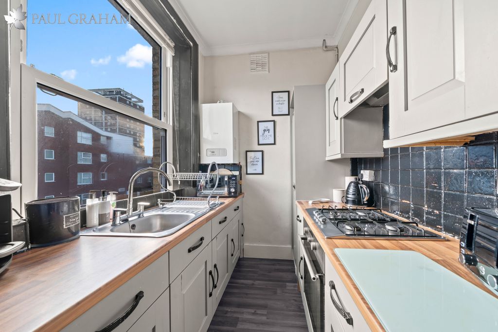 Property photo 3 of 8 Dsc01495