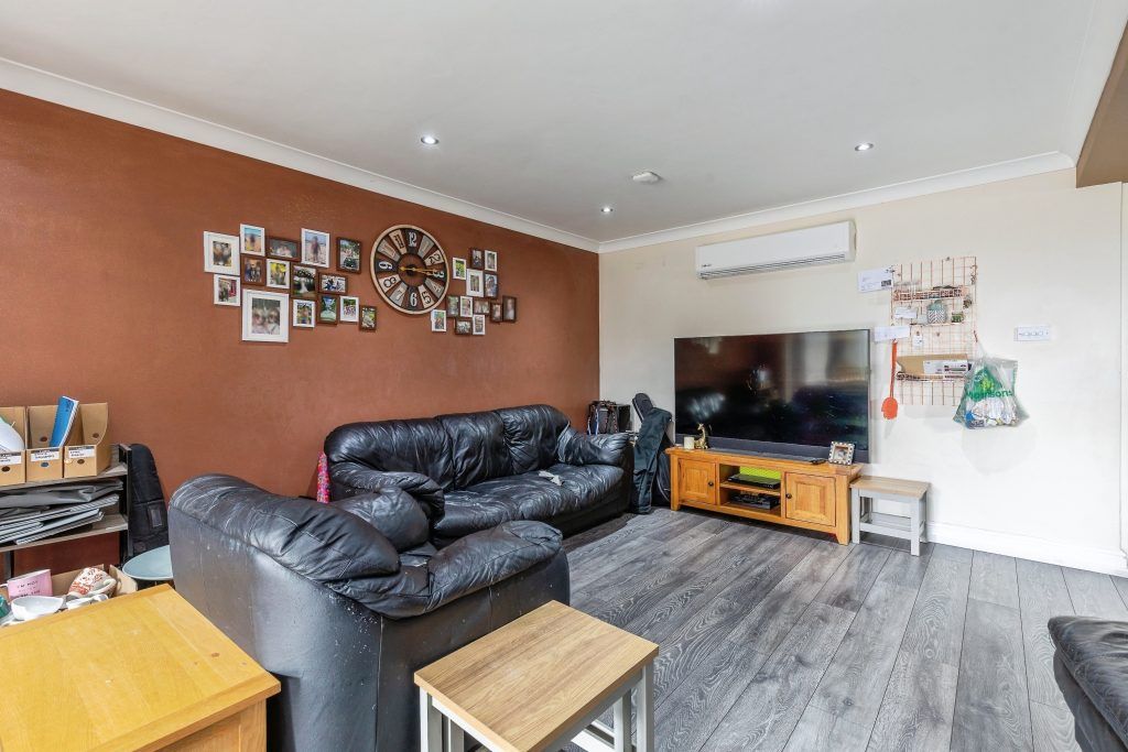 Property photo 3 of 27