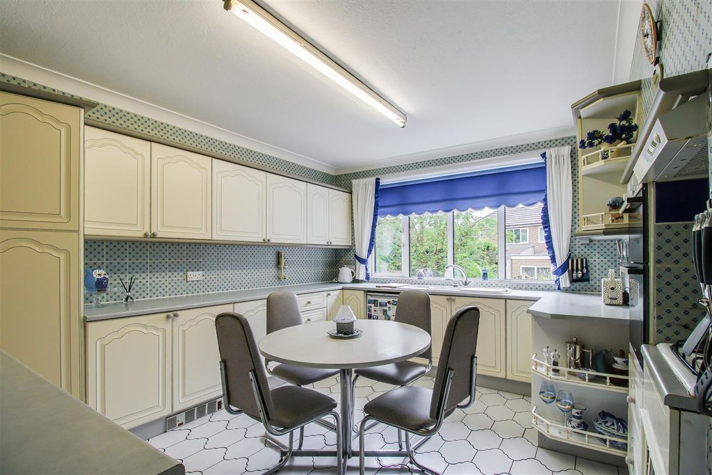 Property photo 3 of 22 Kitchen/Breakfast Room