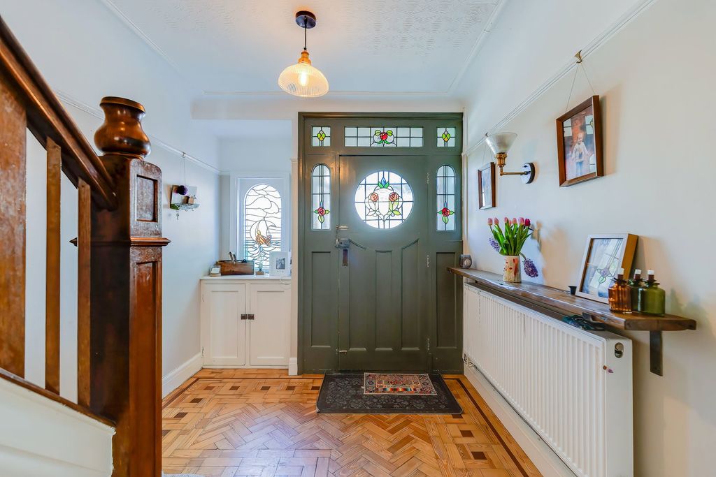 Property photo 3 of 35