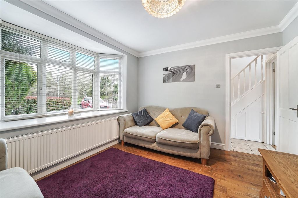 Property photo 3 of 18 Manor Way (2).Jpg