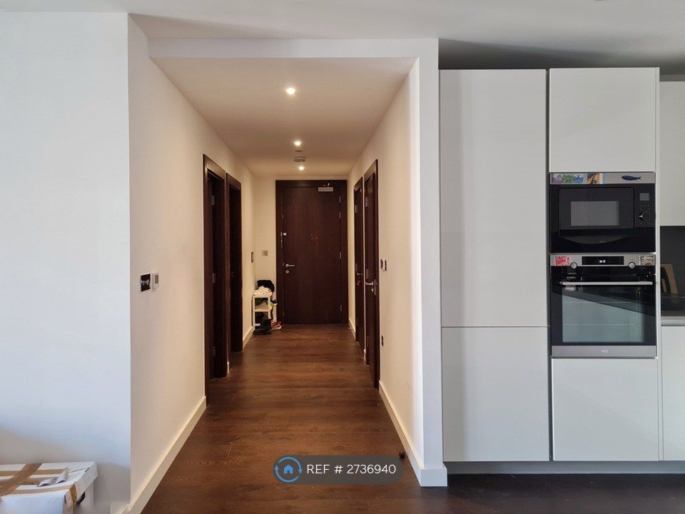 Property photo 3 of 14 Corridor