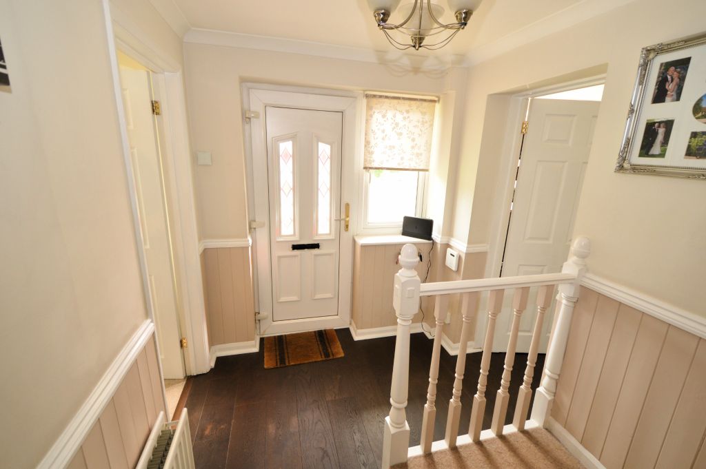 Property photo 2 of 18 Entrance Hall