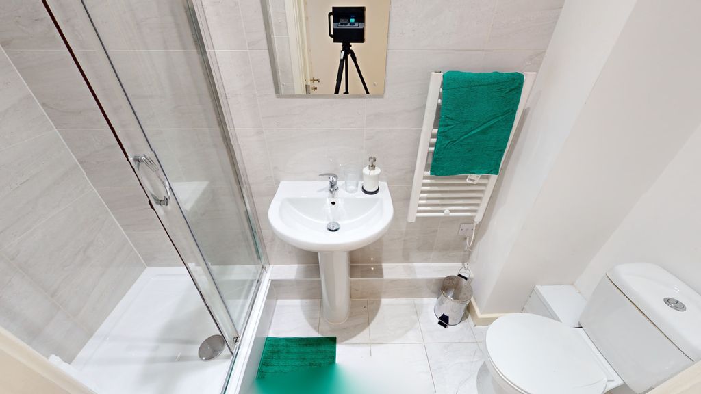 Property photo 3 of 4 Washroom