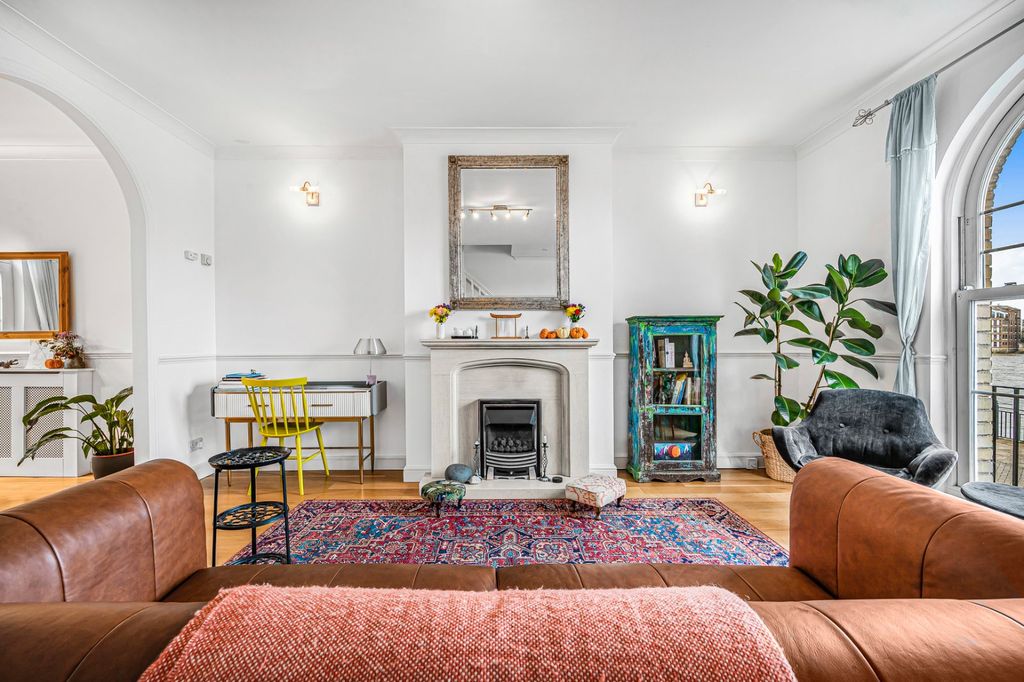 Property photo 3 of 18