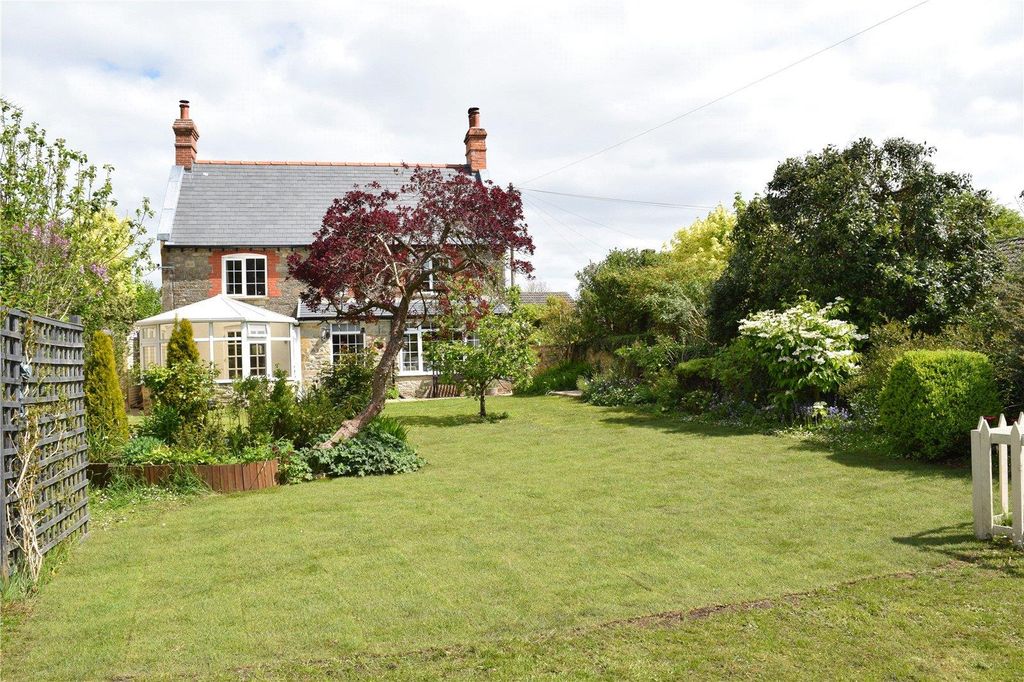 Property photo 2 of 18 Image