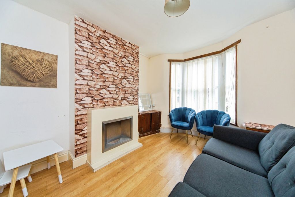 Property photo 3 of 20 Pbox-Img.Jpg