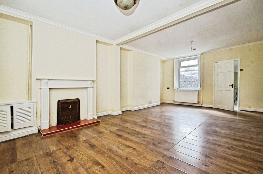 Property photo 2 of 7 Living Room