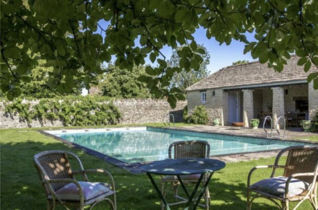 Property photo 2 of 32