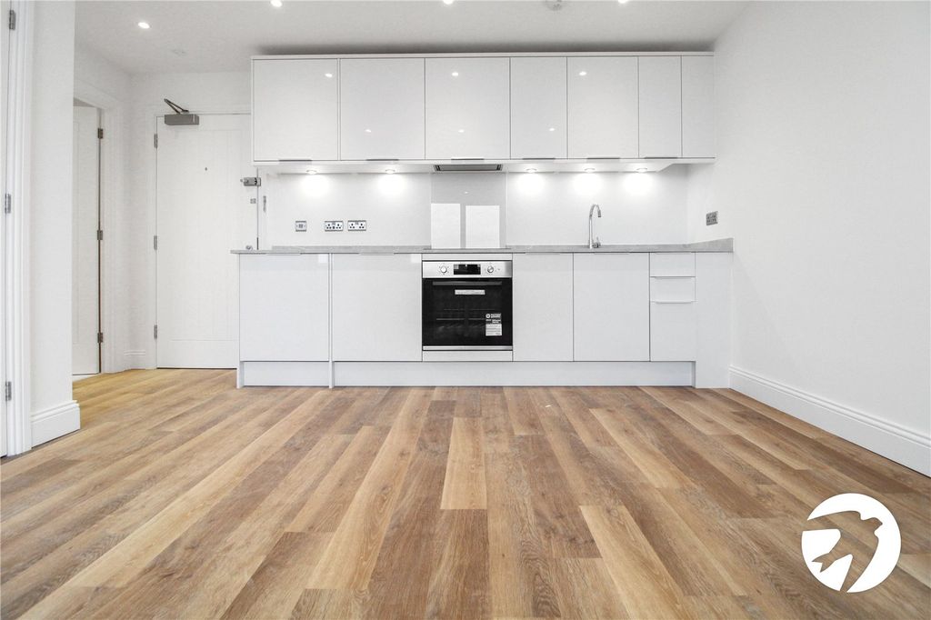 Property photo 3 of 12 Kitchen