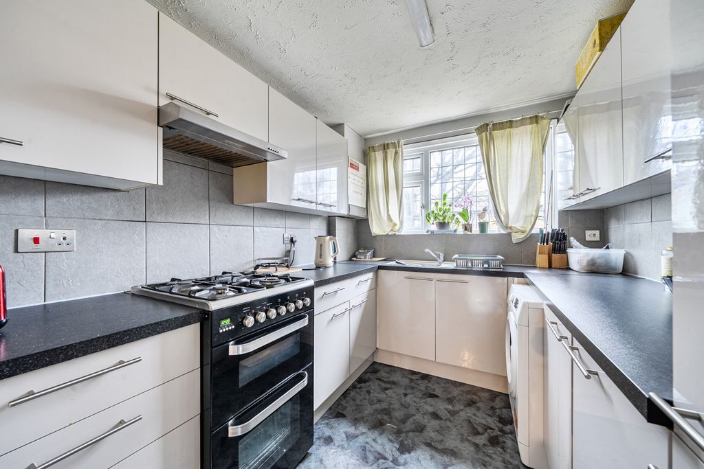 Property photo 2 of 12 Kitchen