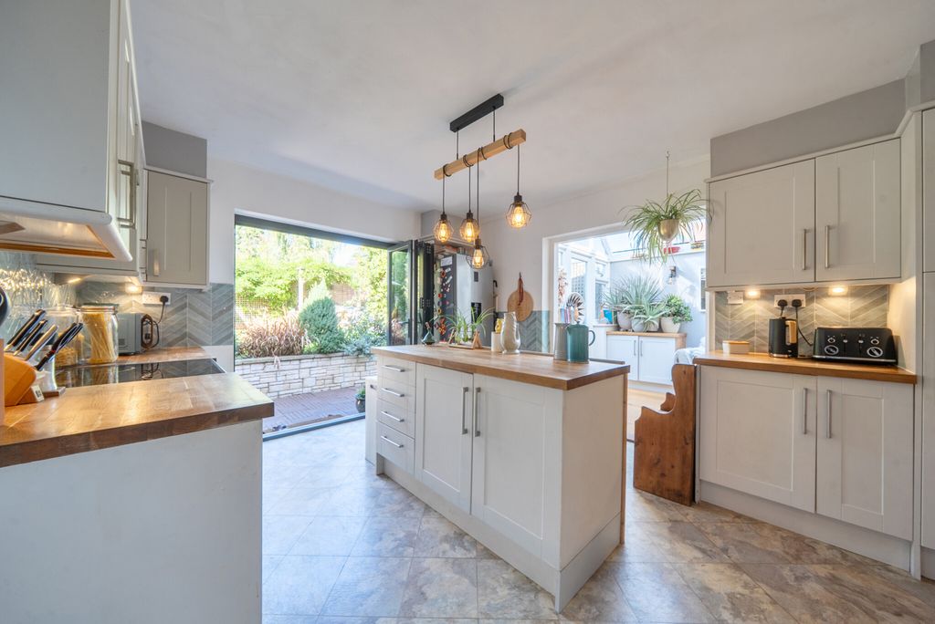 Property photo 2 of 24 1528404-17-6Abf99...