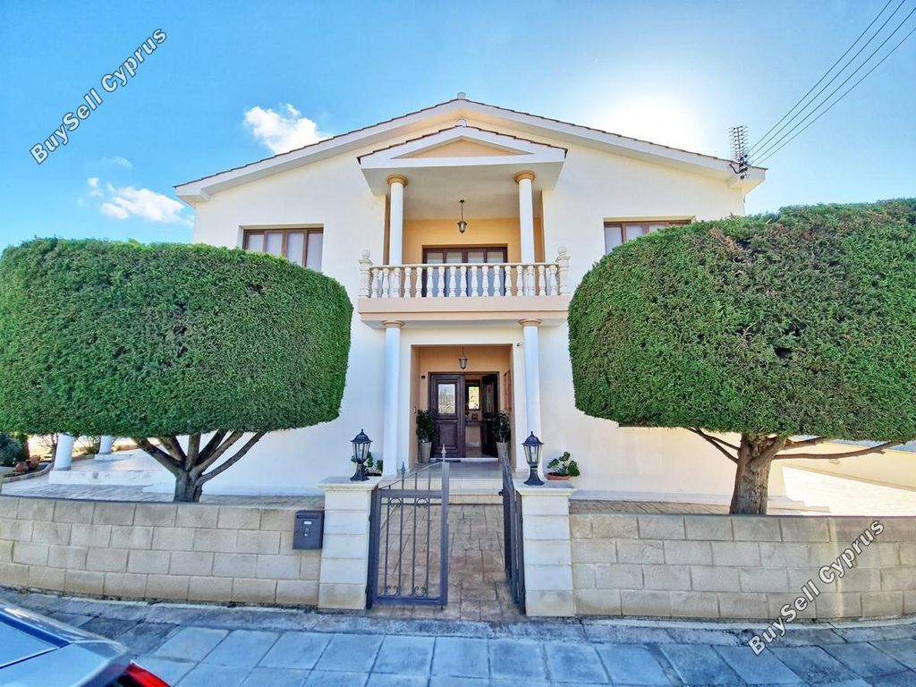 Property photo 3 of 79