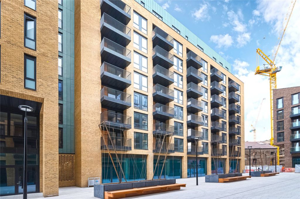 Property photo 3 of 9 External