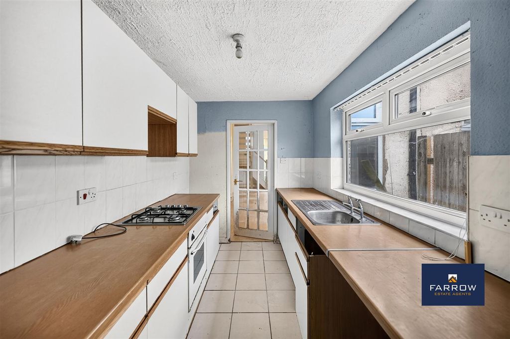 Property photo 2 of 18 Kitchen