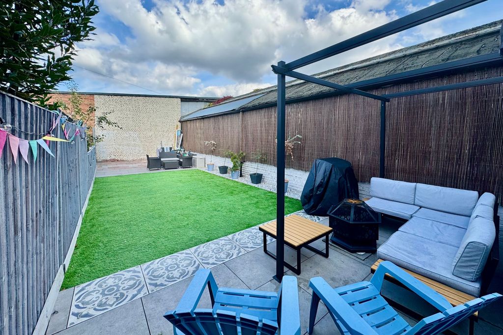 Property photo 2 of 12