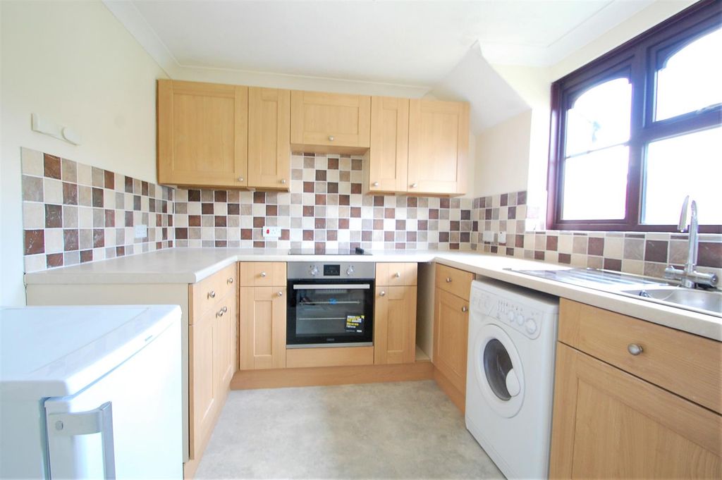 Property photo 2 of 8 Kitchen
