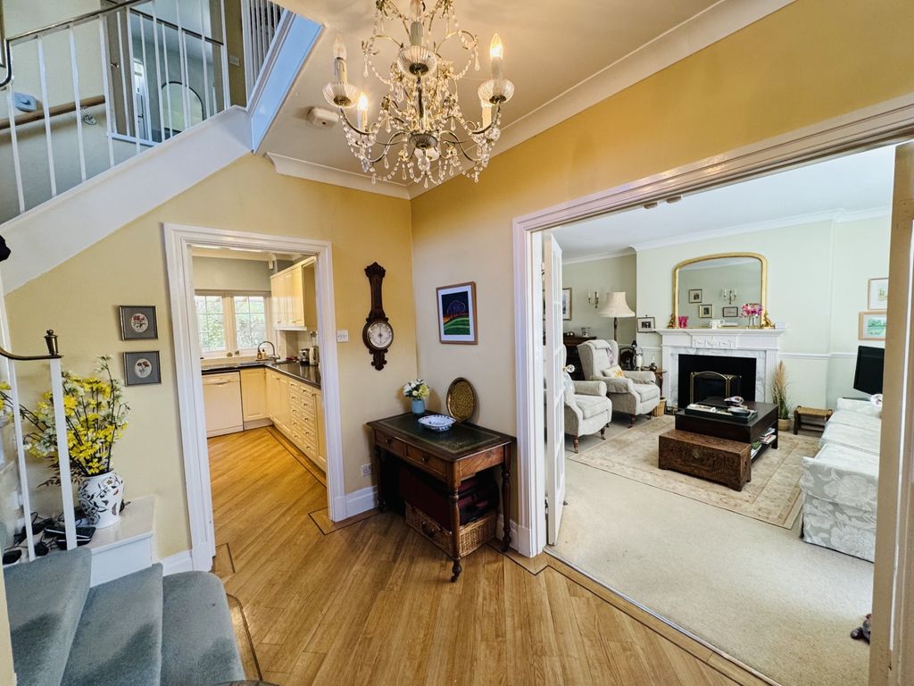 Property photo 3 of 19