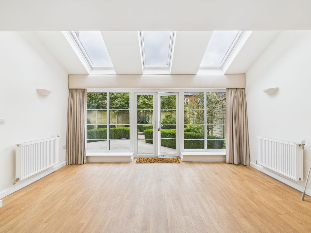 Additional image 4 of 4 bed semi-detached house to rentFarley Close, Wickhurst Green, Horsham, West Sussex RH12