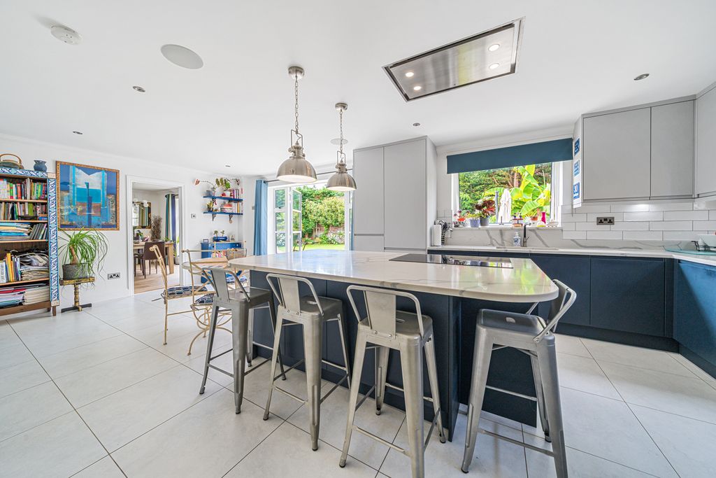 Property photo 1 of 21 Kitchen/Breakfast Rm