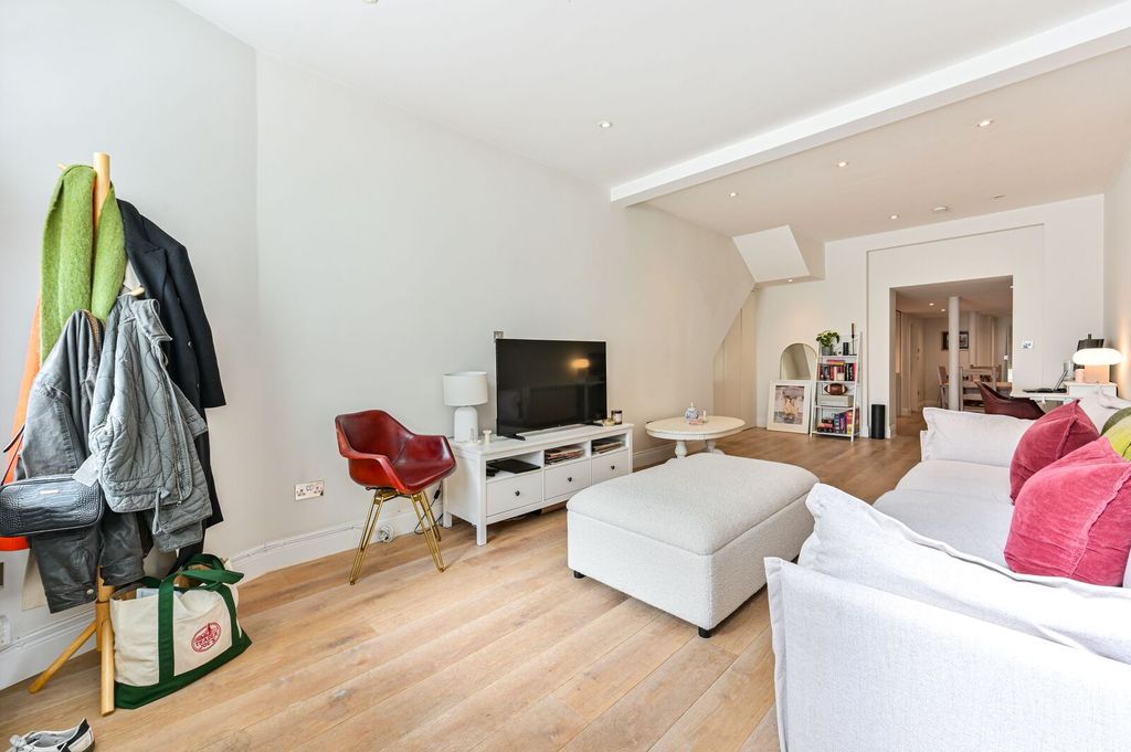 Property photo 2 of 8