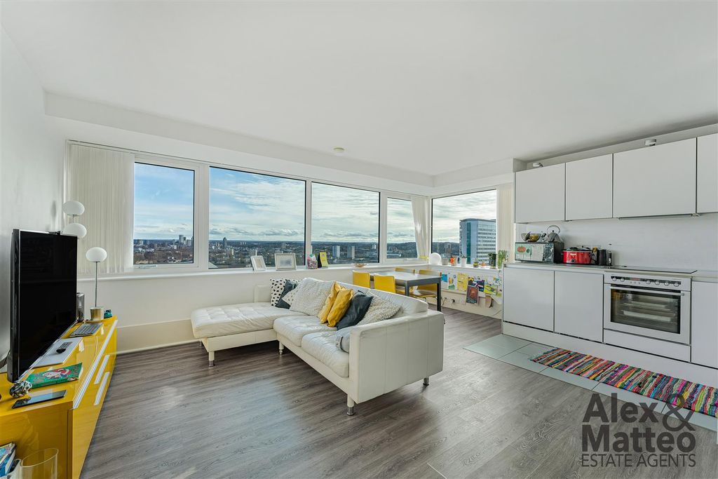 Property photo 2 of 18 Aragon Tower