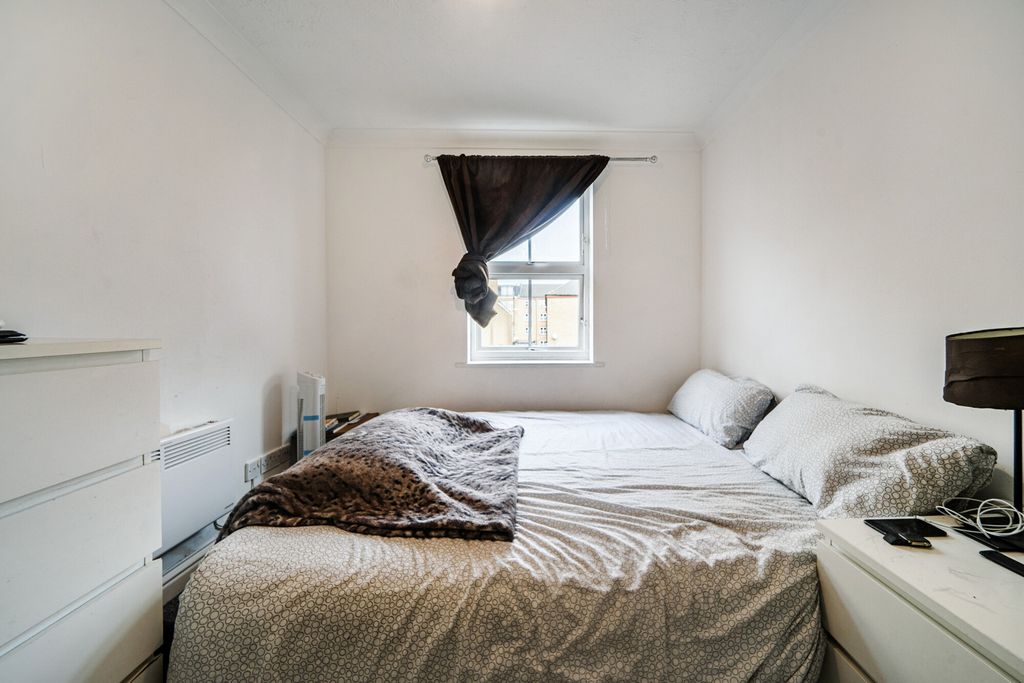 Property photo 2 of 15 1418666-10-699c50...