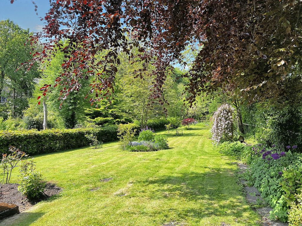 Property photo 2 of 27