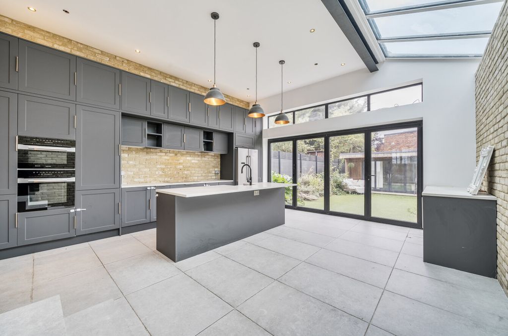 Property photo 2 of 21 1347707-6-68B718E...